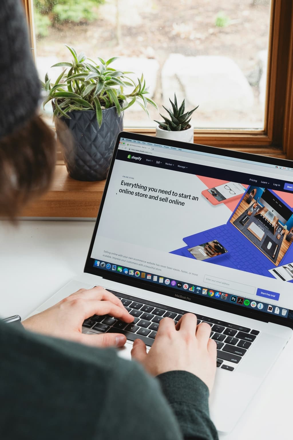 Containers representing international e-commerce operations